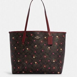 NWT Coach City Tote In Signature Canvas With Heart Petal Print